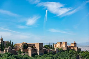 foto apaisada de la alhambra de granada
