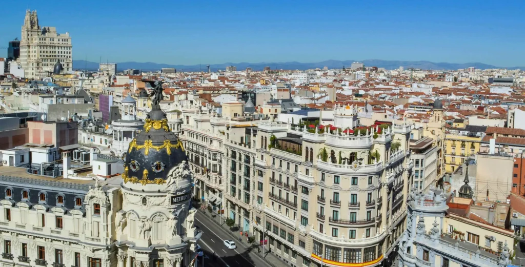 Vista panorámica de la Gran Vía y el centro urbano de Madrid